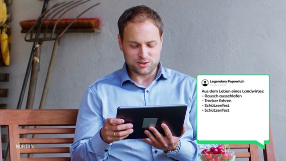 Ein Landwirt liest Hasskommentare von einem iPad ab. © Screenshot 