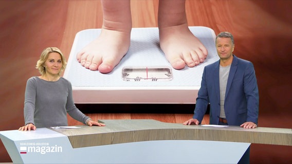 Marie-Luise Bram und Gerrit Derkowski moderieren im Studio. © Screenshot 