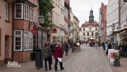 Eine Fußgängerzone in Lüneburg © Screenshot 