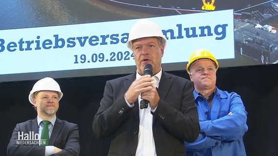 Bundeswirtschaftsminister Robert Habeck (Grüne) bei der Betriebsversammlung der Meyer Werft in Papenburg. © Screenshot 