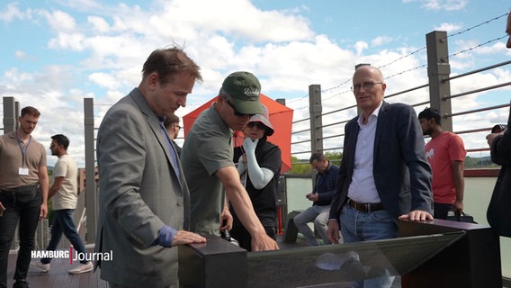 Peter Tschentscher zu Besuch in der demilitarisierten Zone zwischen Nord- und Südkorea. © Screenshot 