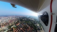 Blick aus einem Zeppelin auf Hannover. © Screenshot 