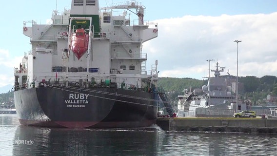 Das Frachtschiff "Ruby" liegt im Hafen (Archivbild). © Screenshot 