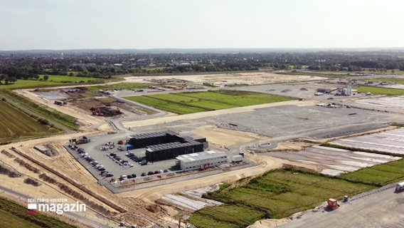 Die Baustelle der Northvolt Batterie-Fabrik in Heide. © Screenshot 