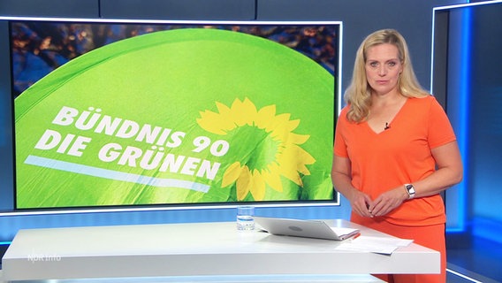 Juliane Möcklinghoff moderiert NDR Info. © Screenshot 