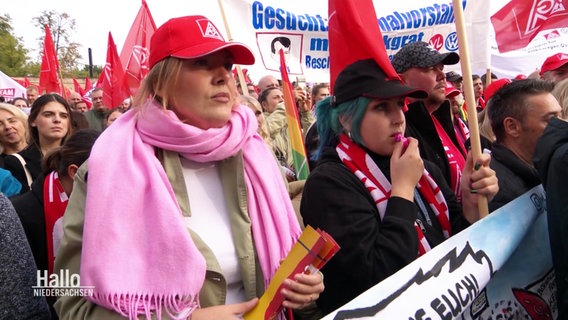 Mitarbeiter von VW demonstrieren in Hannover. © Screenshot 