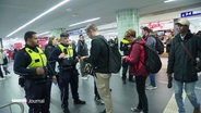 Fahrkartenkontrolle am Altonaer Bahnhof. © Screenshot 