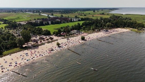 Luftaufnahme des Strandbades von Ueckermünde. © NDR Foto: NDR