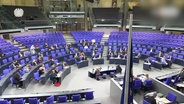 Abgeordnete debattieren im Bundestag. © Screenshot 