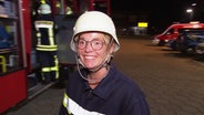 Feuerwehr-Novizin Daniela Lehmann-Hardt bei einer Übung. © Screenshot 