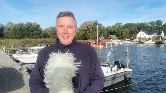 Uwe Ulbrich moderiert das Wetter von der Insel Hiddensee. © Screenshot 