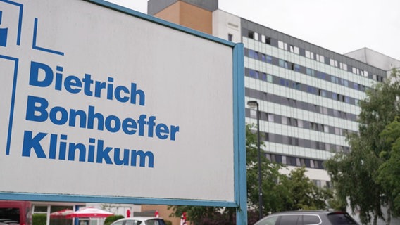 Dietrich Bonhoeffer Klinikum in Neubrandenburg © Screenshot NDR Foto: NDR Screenshot