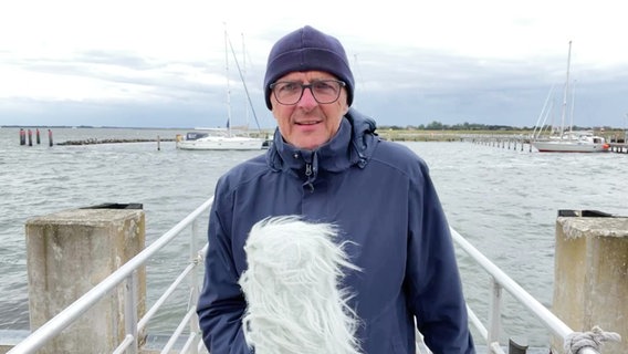 Stefan Kreibohm moderiert das Wetter von der Insel Hiddensee. © Screenshot 