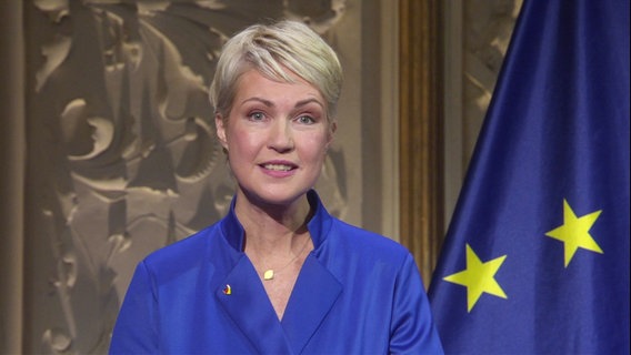 Manuela Schwesig spircht beim Festakt zur Deutschen Einheit in Schwerin 2024. © Screenshot 