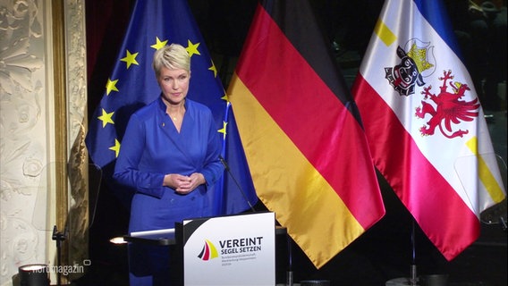 Ministerpräsidentin Manuela Schwesig spricht beim Festauftakt in Schwerin. © Screenshot 