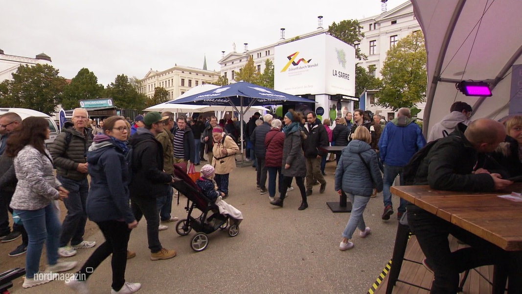 Bürgerfest und Besucheransturm - Der Tag in Schwerin