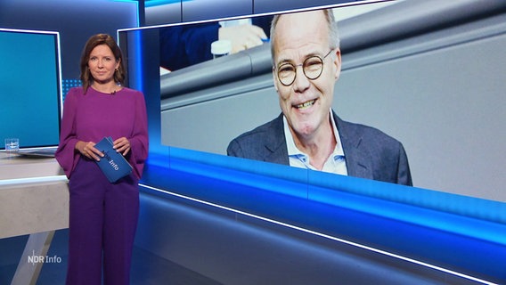 Romy Hiller moderiert NDR-Info um 17 Uhr. © Screenshot 