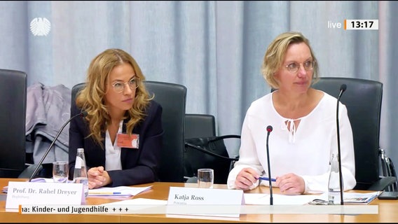 Erzieherin Katja Ross setzt sich für bundesweite Standards in Kitas ein. © Screenshot 