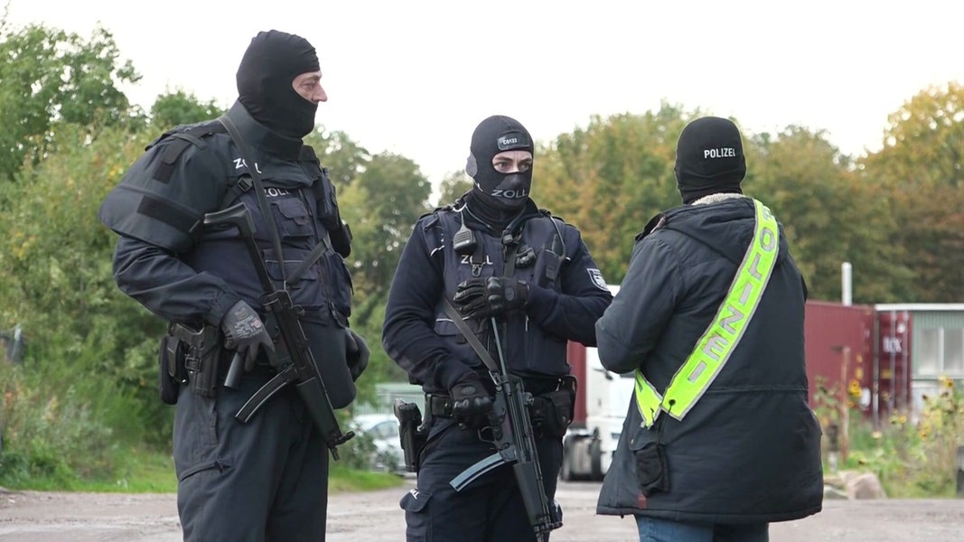 Zoll und Polizei stellen größere Menge Kokain sicher