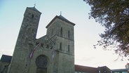 Die Außenfassade einer Kirche. © Screenshot 