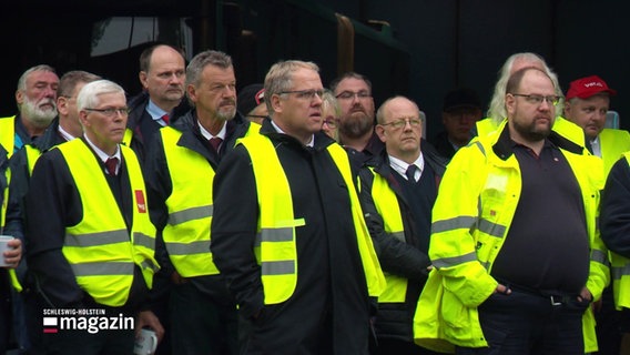 Busfahrer in Streik-Warnwesten. © Screenshot 