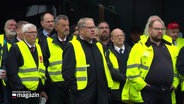 Busfahrer in Streik-Warnwesten. © Screenshot 