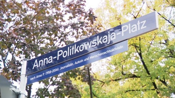 Anna-Politkowskaja-Platz in Hamburg eingeweiht. © Screenshot 