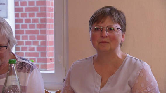 Kerstin Rosenstädt, mittelalt, kurzes braunes Haar. © Screenshot 