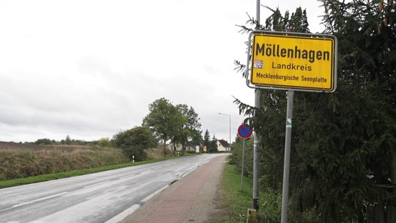 Die Ortseinfahrt in das Dorf Möllenhagen. © Screenshot 