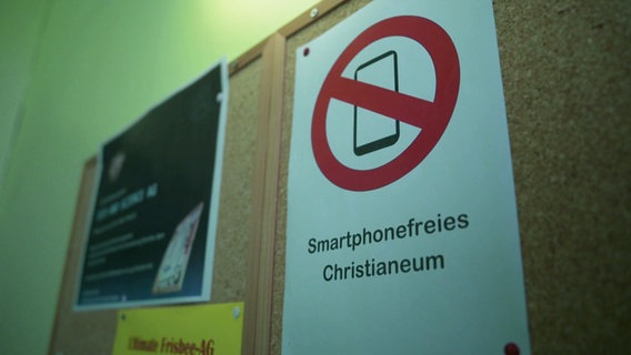 Das Christianeum in Othmarschen führt eine Handyfreie Zone ein. © Screenshot 