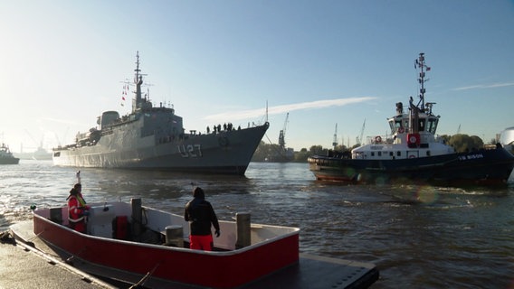 Das brasilianische Marine-Schulschiff "Navio Escola Brasil" fährt in den Hamburger Hafen ein. © Screenshot 