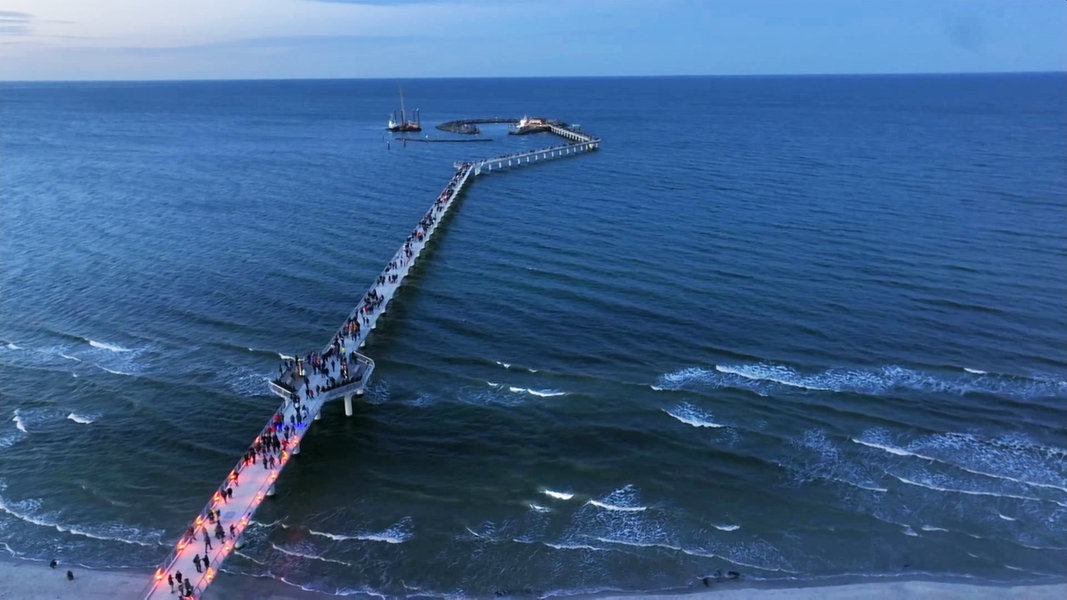 Rekord-Seebrücke an der Ostsee: Inselhafen Prerow feiert Eröffnung ...