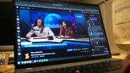 Das neue Twitch-Format der ARD, "tagesschau together" wird auf einem Laptop gestreamt. © Screenshot 