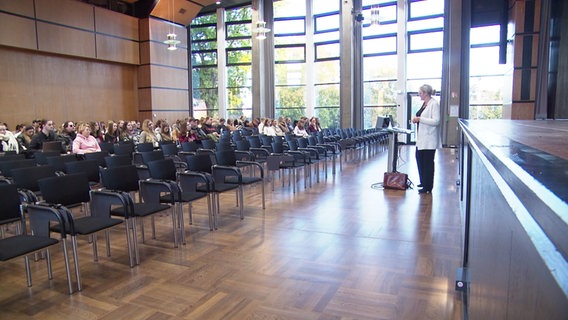 Soziologin Corinna Onnen hat ufgrund ihrer wissenschaftlichen Arbeit Anfeindung erlebt. © Screenshot 