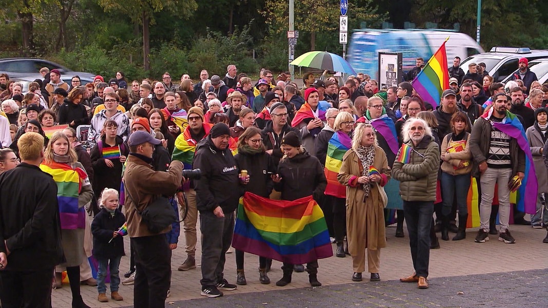 Neubrandenburg: Kommt die Regenbogenfahne zurück?