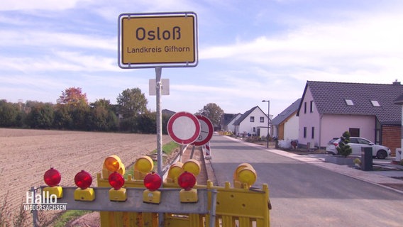 Das Ortsschild der Gemeinde Osloß. © Screenshot 