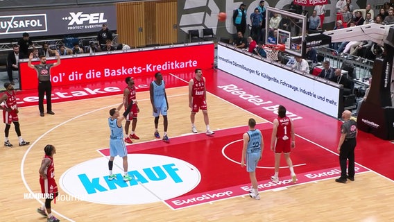 Die Basketballer der Hamburg Towers spielen gegen Würzburg. © Screenshot 