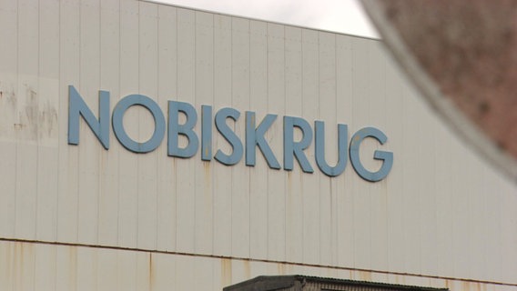 Die Außenfassade eines Gebäudes der Werft Nobiskrug. © Screenshot 