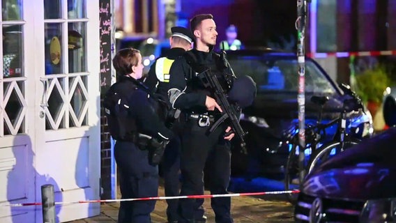 Die Polizei sichert den Tatort in Hamburg-Neustadt. © Screenshot 