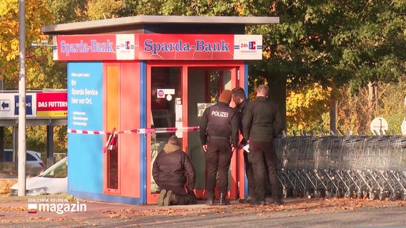 An diesem Geldautomaten wurden die beiden Personen beim Befüllen des Automaten verletzt. © TVnewsKontor Foto: TVnewsKontor