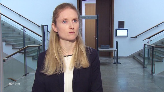 Lisa Rust vom Landgericht Braunschweig äußert sich zum Bandendiebstahl im VW-Logistik-Zentrum Harvesse. © Screenshot 