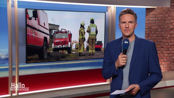 Moderator Arne-Torben Voigts im Studio © Screenshot 