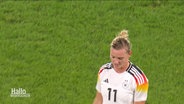 Alexandra Popp verlässt das Spielfeld. © Screenshot 