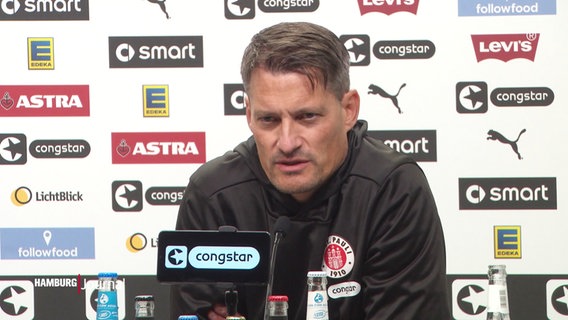 Der St. Pauli Trainer Alexander Blessin. © Screenshot 