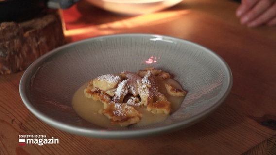 Kaiserschmarrn mit Apfelmus. © Screenshot 