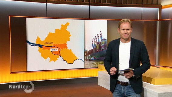 Moderator Thilo Tautz steht im Studio. © Screenshot 