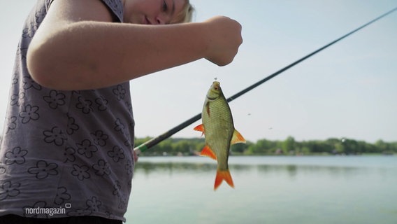 Ein Fisch an der Angel. © Screenshot 