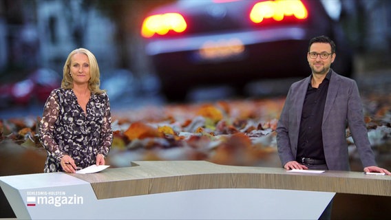 Harriet Heise und Christopher Scheffelmeyer moderieren das Schleswig-Holstein Magazin am 02.11.2024. © Screenshot 