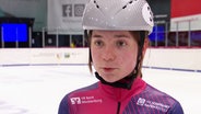 Nachwuchssportlerin Greta Häupl im Interview auf dem Eis © Screenshot 