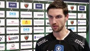 Kreisläufer Hendrik Pekeler vom THW Kiel gibt nach der Niederlage gegen die Füchse Berlin ein Interview. © Screenshot 